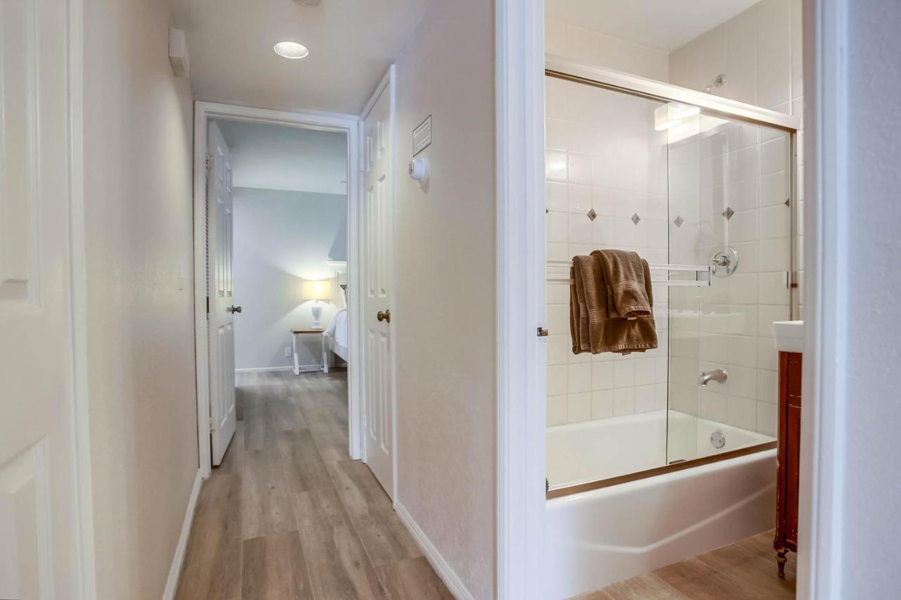 Ormond Oasis - Large Private Patio, Washerdryer, Pet Friendly & Steps2sand! Holiday home *